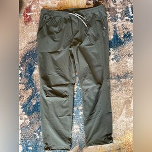 Men's L.L.Bean Multisport Pants  XXL 34 in inseam olive green